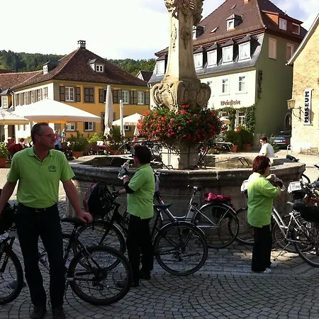 阿克岑弗兰肯布鲁嫩酒店