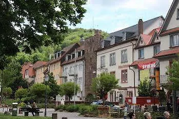 阿克岑弗兰肯布鲁嫩酒店 4*