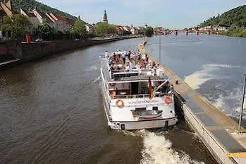 阿克岑弗兰肯布鲁嫩酒店