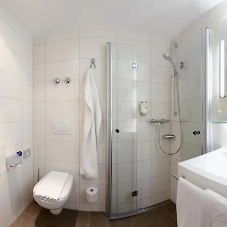 阿克岑弗兰肯布鲁嫩酒店 雷哈德萨策森