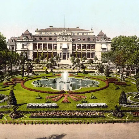 阿克岑弗兰肯布鲁嫩酒店