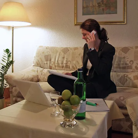 阿克岑弗兰肯布鲁嫩酒店 4*