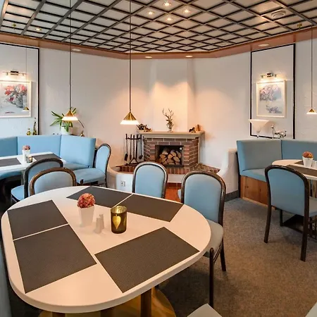 阿克岑弗兰肯布鲁嫩酒店 酒店 4*